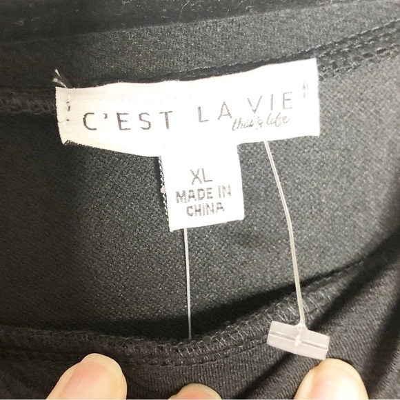 C’est La Vie NWT Black Puff Sleeve Top - Picture 3 of 3
